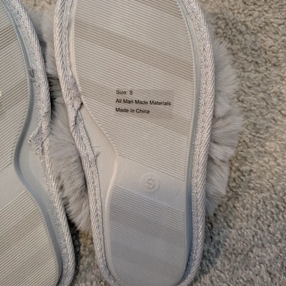 3 For $18 Cozy Gray Faux Fur Women's Slippers - Picture 5 of 7